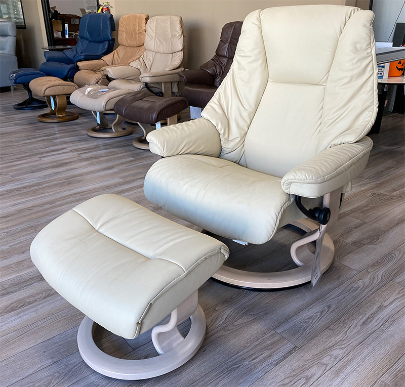 Stressless Live Paloma Kitt Leather with Whitewash Wood Base  Recliner and Ottoman