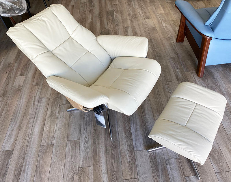 Stressless Mayfair Cross Polished Aluminum Base Paloma Light Grey Leather Recliner Chair by Ekornes