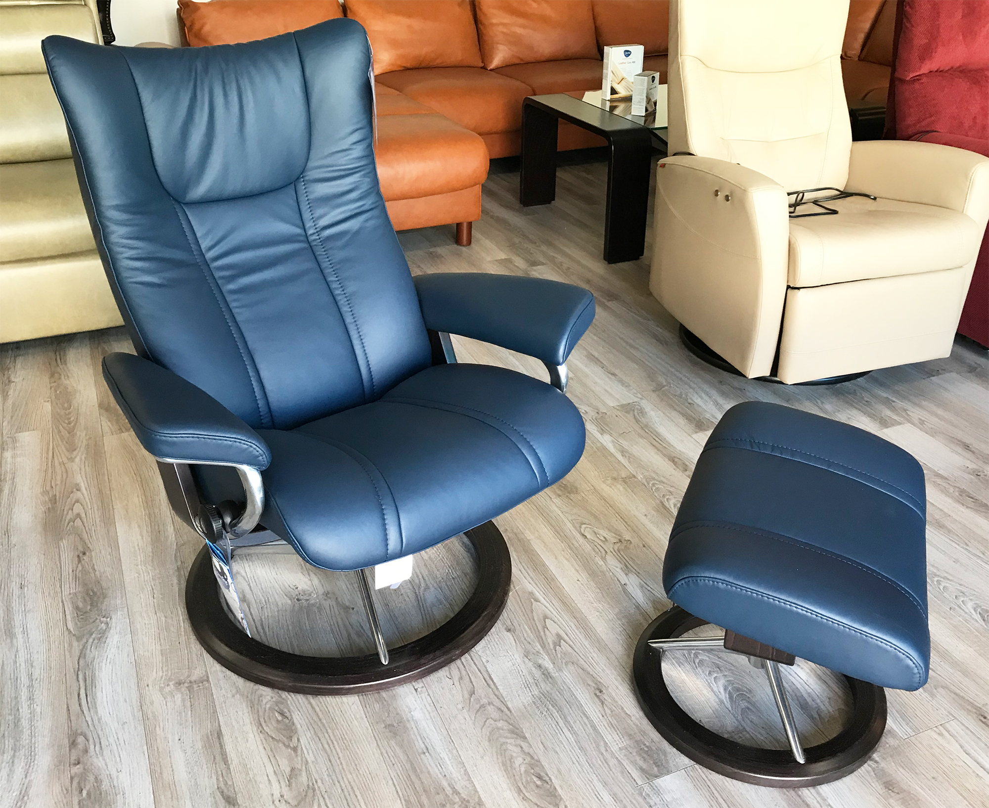 StressLess-Recliner-With-Ottoman-2