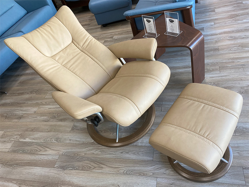 Stressless Wing Signature Polished Aluminum Base Recliner Chair and Ottoman in Paloma Sand Leather with Light Walnut Wood Base