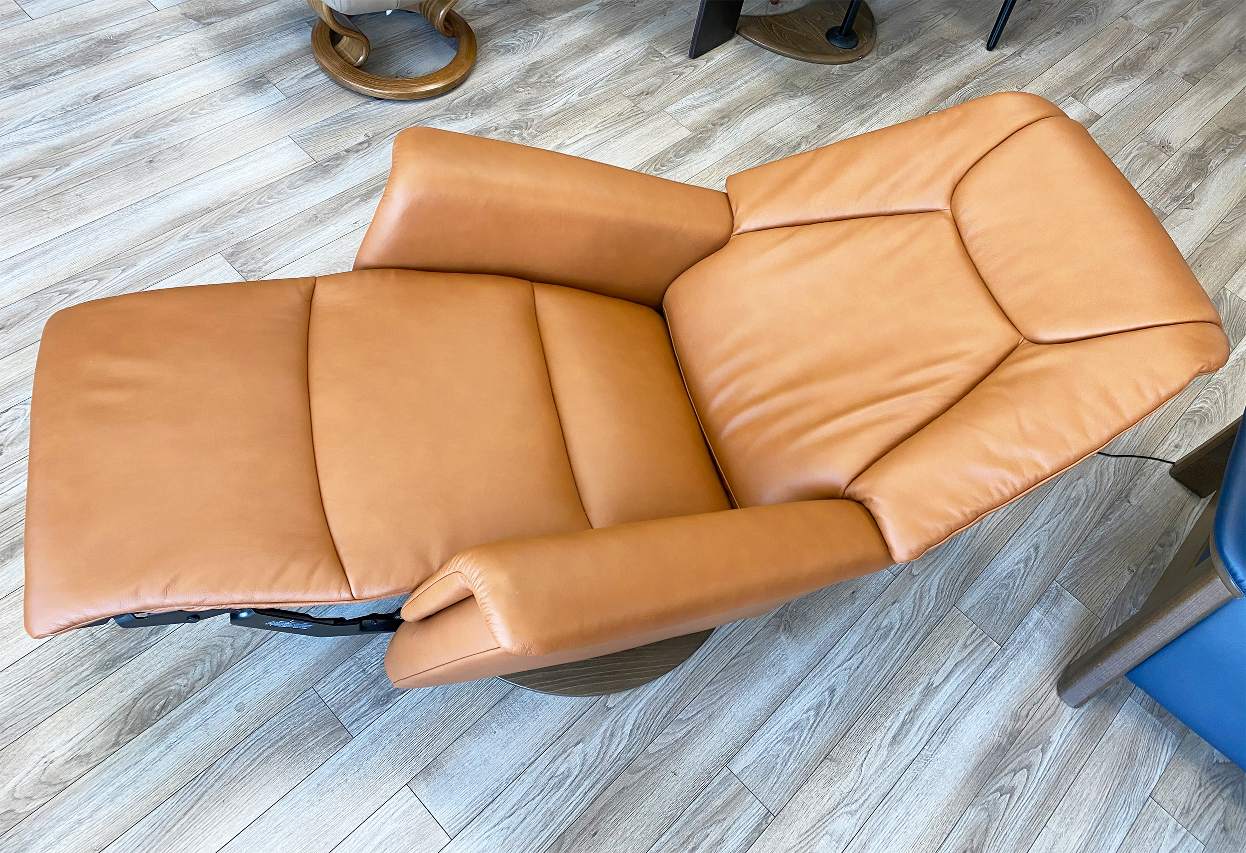 Stressless Scott Power Recliner Chair with Heat & Massage Function in  Paloma New Cognac
