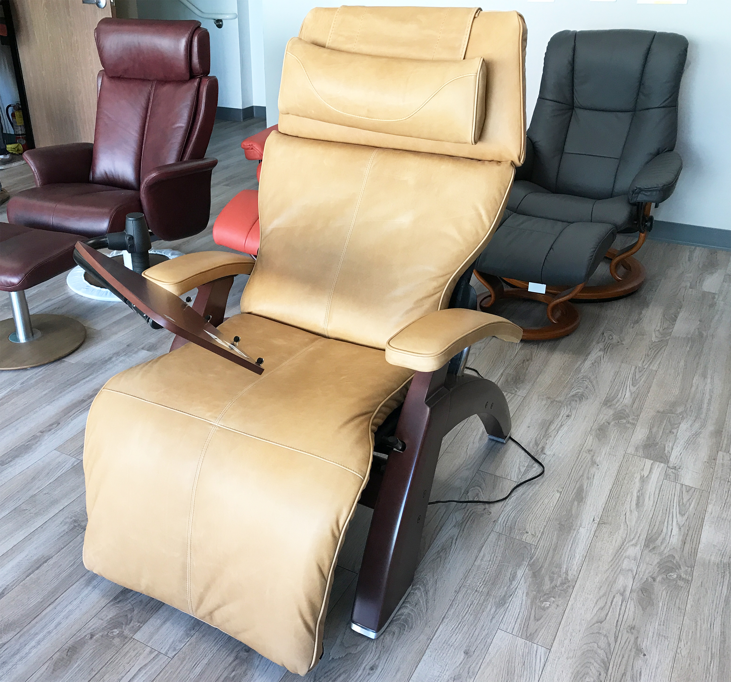 https://vitalityweb.com/backstore/HumanTouch/pics/Human-Touch-PC-610-Omni-Motion-Perfect-Chair-Recliner-Sycamore-Leather-11.jpg