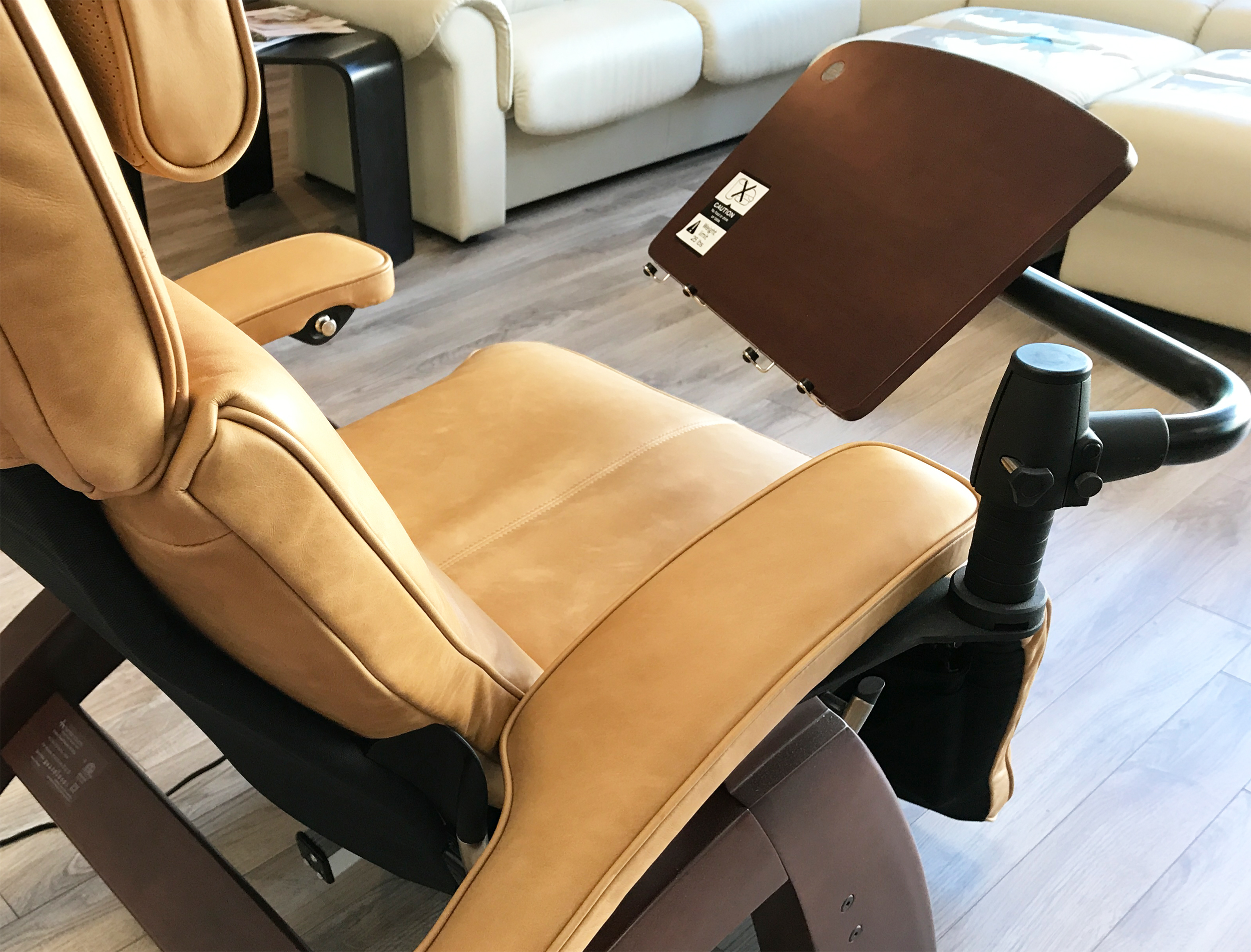https://vitalityweb.com/backstore/HumanTouch/pics/Human-Touch-PC-610-Omni-Motion-Perfect-Chair-Recliner-Sycamore-Leather-6.jpg