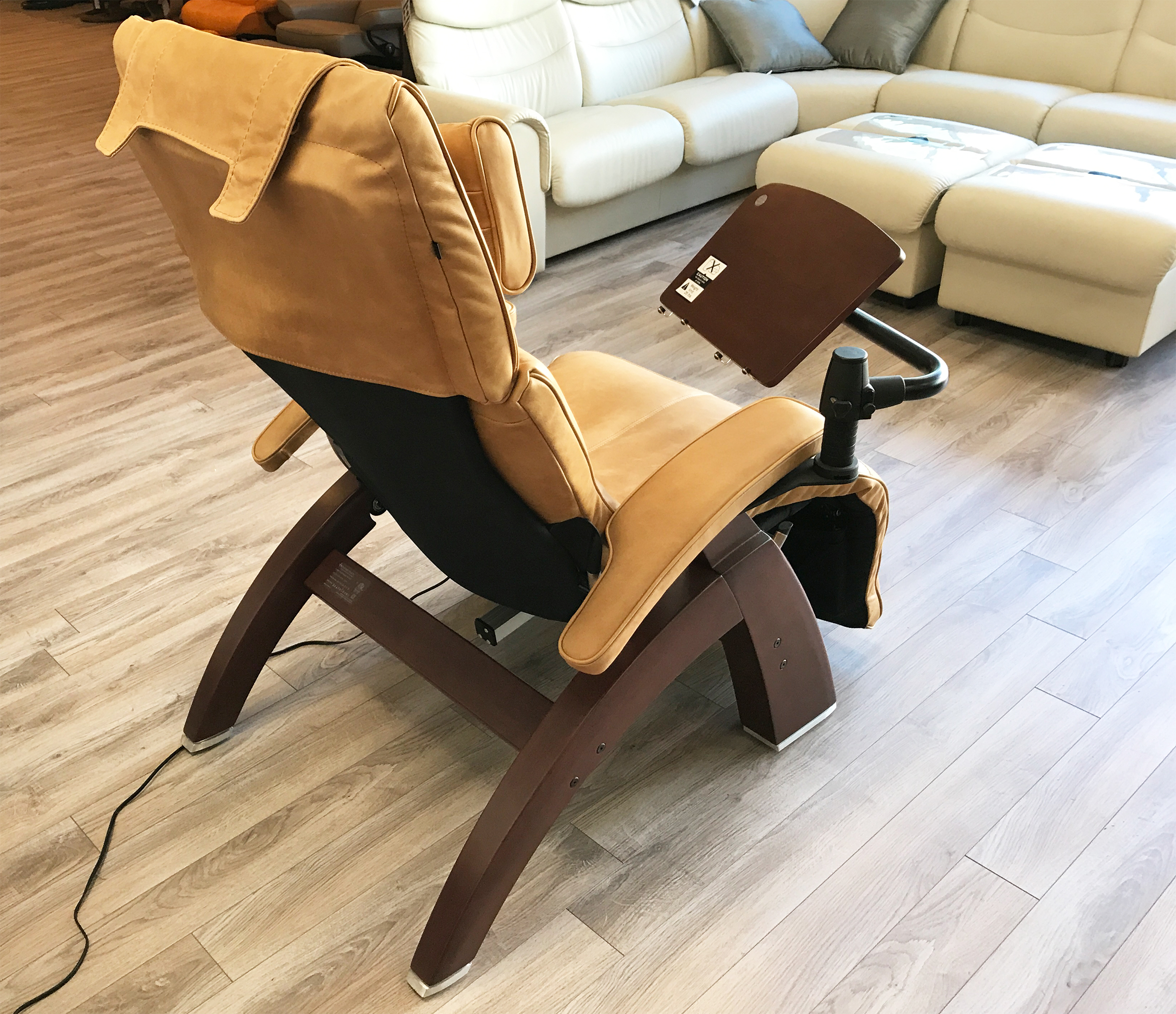 https://vitalityweb.com/backstore/HumanTouch/pics/Human-Touch-PC-610-Omni-Motion-Perfect-Chair-Recliner-Sycamore-Leather-7.jpg
